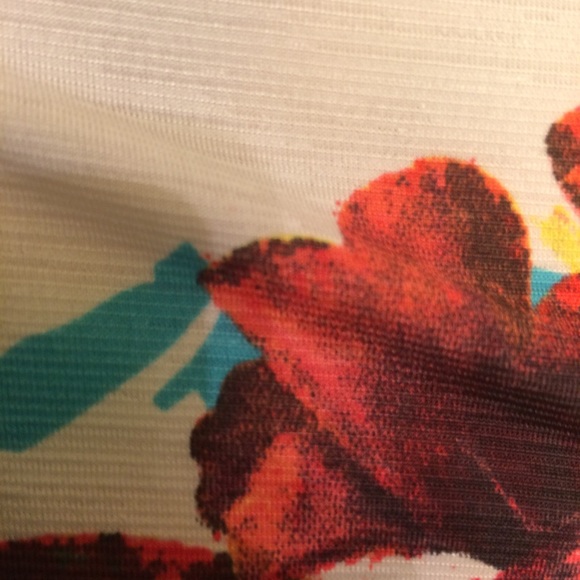 NWT! Honeyme Floral, Bell Sleeve, High-Low Hem Top - Picture 6 of 10